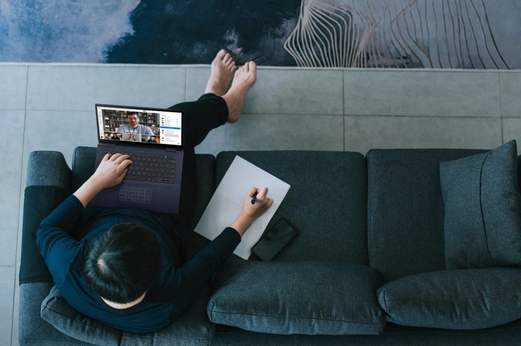 laptop bisnis pertama